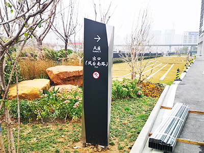鄭州標(biāo)識(shí)牌廠家分享：停車場(chǎng)標(biāo)識(shí)設(shè)計(jì)制作注意的細(xì)節(jié)