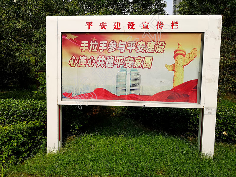 哪些因素影響宣傳欄的制作